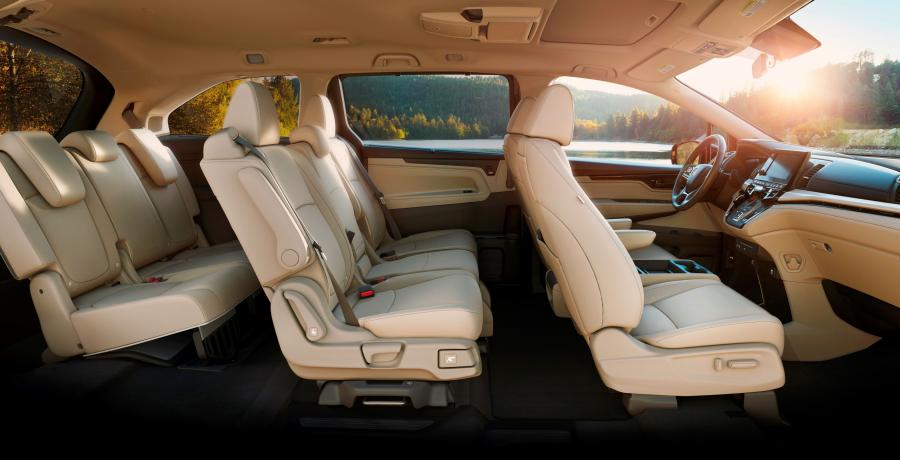 Интерьер Honda Odyssey 2017 года  (фото 39 из 160)